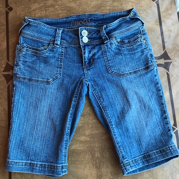 NFS - Rue21 Denim Bermuda Shorts 💙 Size 1/2, EUC - Picture 1 of 8